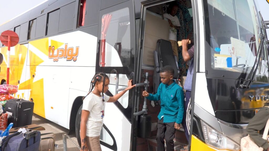 656860175 972690695112636 4383684968732279166 n عودة 100 سوداني من أوغندا إلى بورتسودان ضمن برنامج العودة الطوعية " صور "