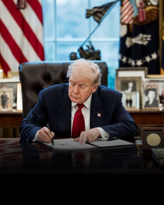 انفراجة بين واشنطن وطهران .. ترامب يعلن تعليق الضربات علي محطات الطاقة الإيرانية لمدة 5 أيام 1 HCw1Rk5XoAEsjvq انفراجة بين واشنطن وطهران .. ترامب يعلن تعليق الضربات علي محطات الطاقة الإيرانية لمدة 5 أيام