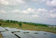 نسخة من البوم 2026 03 07T211556.024 طفرة الطاقة الشمسية في نيجيريا: برنامج بقيمة 750 مليون دولار لنشر 1350 شبكة مصغرة وجذب استثمارات تتجاوز 1.1 مليار دولار