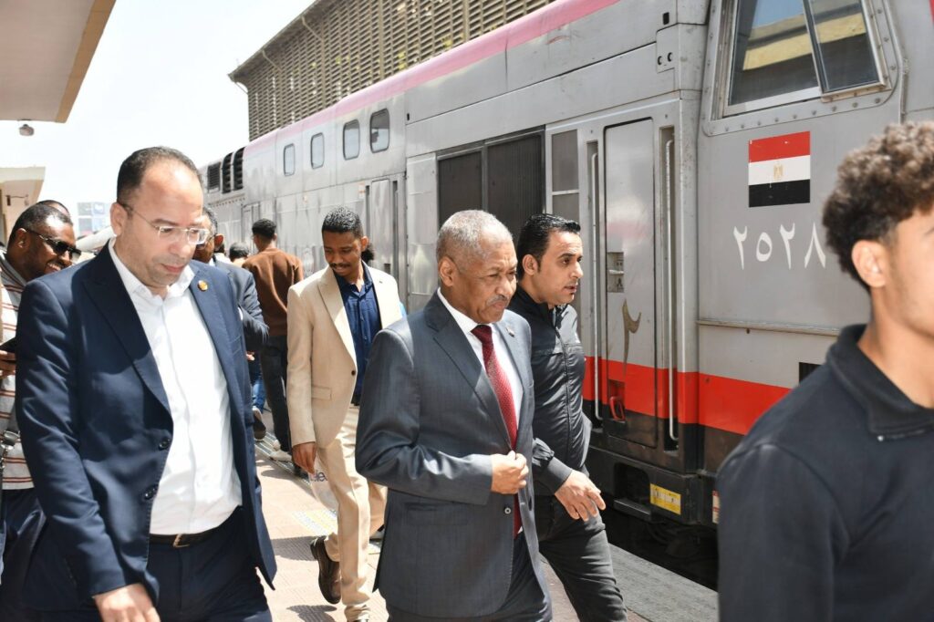 668334583 1348111794018848 2685365723618486536 n معلنا إستئناف رحلات قطارات العودة الطوعية .. سفير السودان: السودانيون في مصر يُعاملون كالمصريين