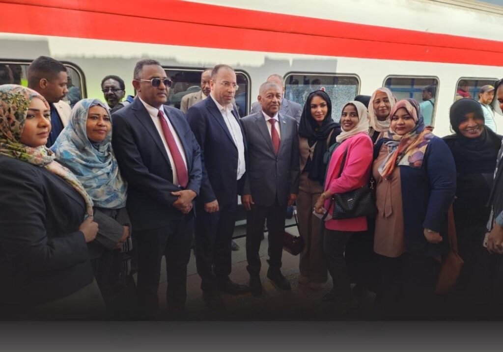 668729369 810247642134492 85917477198470421 n معلنا إستئناف رحلات قطارات العودة الطوعية .. سفير السودان: السودانيون في مصر يُعاملون كالمصريين