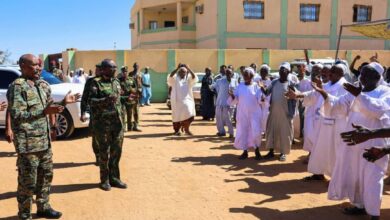 670293081 989907626724276 2098116092082705358 n رئيس مجلس السيادة يقدم واجب العزاء في وفاة الخليفة الطيب الجد بأم ضواً بان .. " صور "