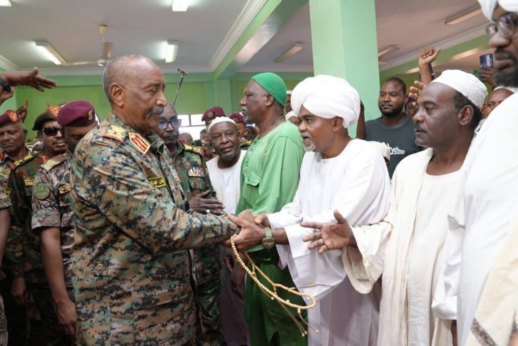 رئيس مجلس السيادة يقدم واجب العزاء في وفاة الخليفة الطيب الجد بأم ضواً بان .. " صور " 6 670869079 989907696724269 7998365458943858725 n رئيس مجلس السيادة يقدم واجب العزاء في وفاة الخليفة الطيب الجد بأم ضواً بان .. " صور "