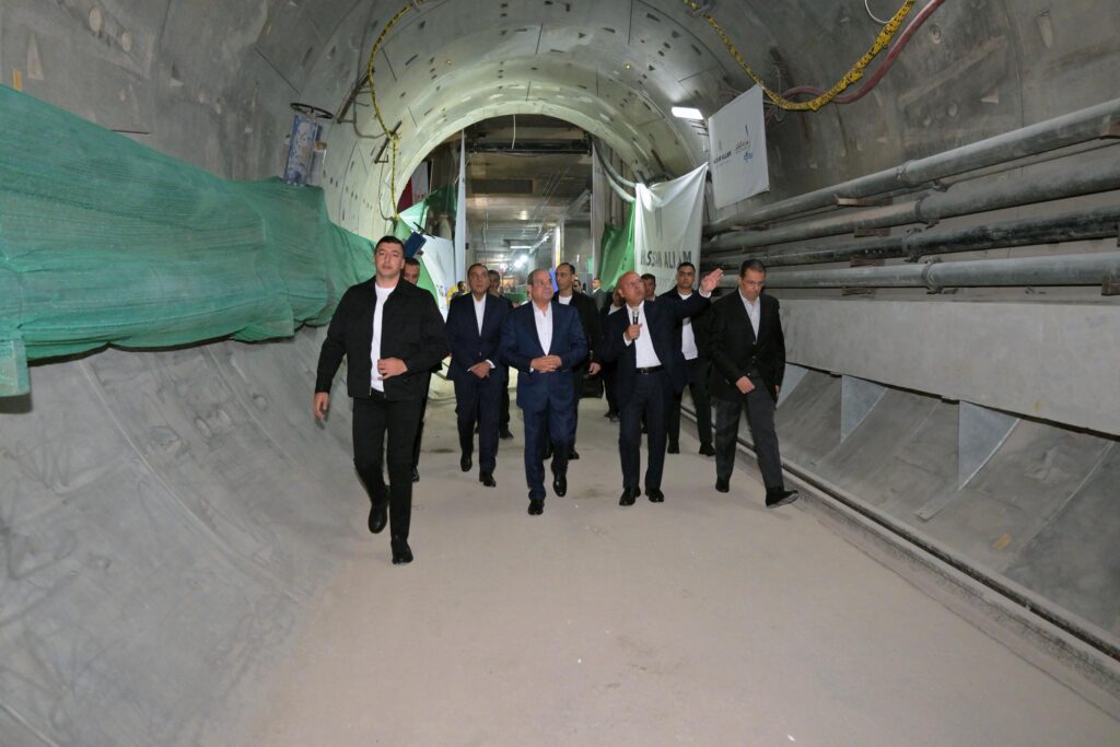 685202643 1521371066018283 2155766901170198631 n الرئيس السيسي يتفقد الأعمال الإنشائية لمشروع محطة مترو انفاق الأهرامات