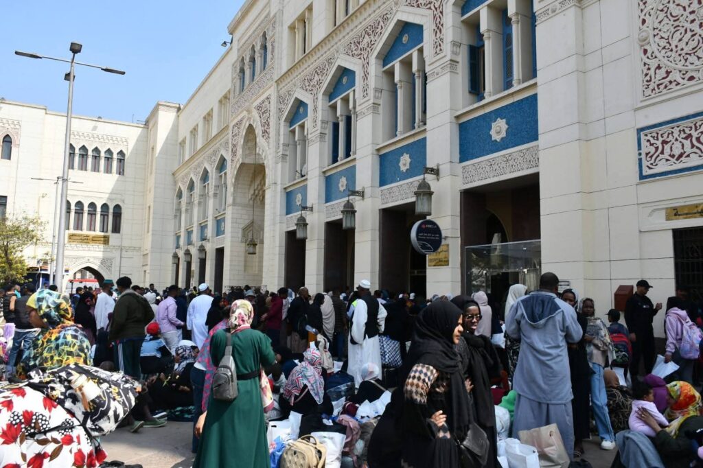 FB IMG 1775914384194 بالصور .. قطار عودة المواطنين السودانيين الطوعية ينطلق من محطة رمسيس في طريقه إلى أسوان