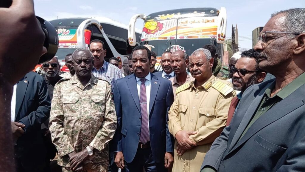 FB IMG 1776964608445 وصول الفوج الثاني من السودانيين إلى السودان ضمن برنامج العودة الطوعية.. 23 حافلة تقل المئات من مصر