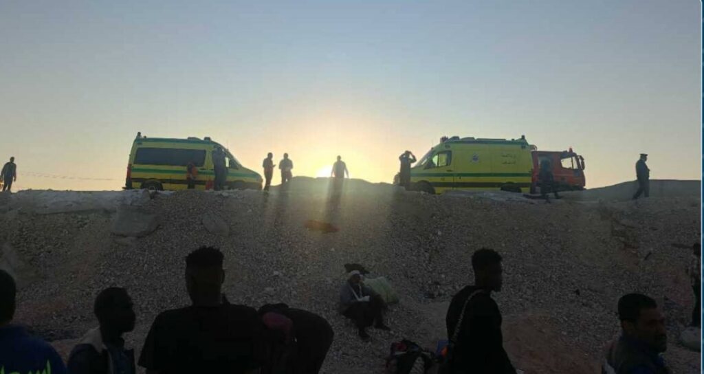 IMG ٢٠٢٦٠٤١٠ ٢٠٠٥٢١ كانوا في طريقهم للسودان .. إصابة 38 مواطنًا سودانيًا في حادث انقلاب أتوبيس 