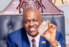 نسخة من البوم 2026 04 30T143602.413 قلب الألماس العالمي: كيف تهيمن أفريقيا على إنتاج الأحجار الكريمة وتقود اقتصاد الرفاهية عالميًا