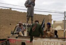 نسخة من البوم 20260426 160802 ٠٠٠٠ مالي على صفيح ساخن: هجمات منسقة تضرب باماكو وكيدال وأنباء عن مقتل وزير الدفاع