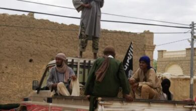 نسخة من البوم 20260426 160802 ٠٠٠٠ مالي على صفيح ساخن: هجمات منسقة تضرب باماكو وكيدال وأنباء عن مقتل وزير الدفاع