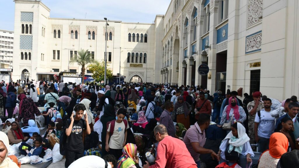 698347633 1374524791377548 6661136924831156623 n بالصور .. انطلاق رحلة جديدة لـ " قطار العودة الطوعية " للأشقاء السودانيين من مصر للسودان
