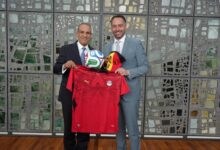 IMG 20260615 WA0034 قبل انطلاق مباراة منتخب مصر وبلجيكا .. وزير الخارجية المصري يهدي نظيره البلجيكي قميص الفراعنة