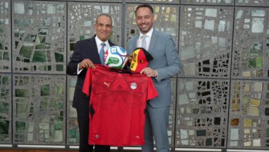IMG 20260615 WA0034 قبل انطلاق مباراة منتخب مصر وبلجيكا .. وزير الخارجية المصري يهدي نظيره البلجيكي قميص الفراعنة