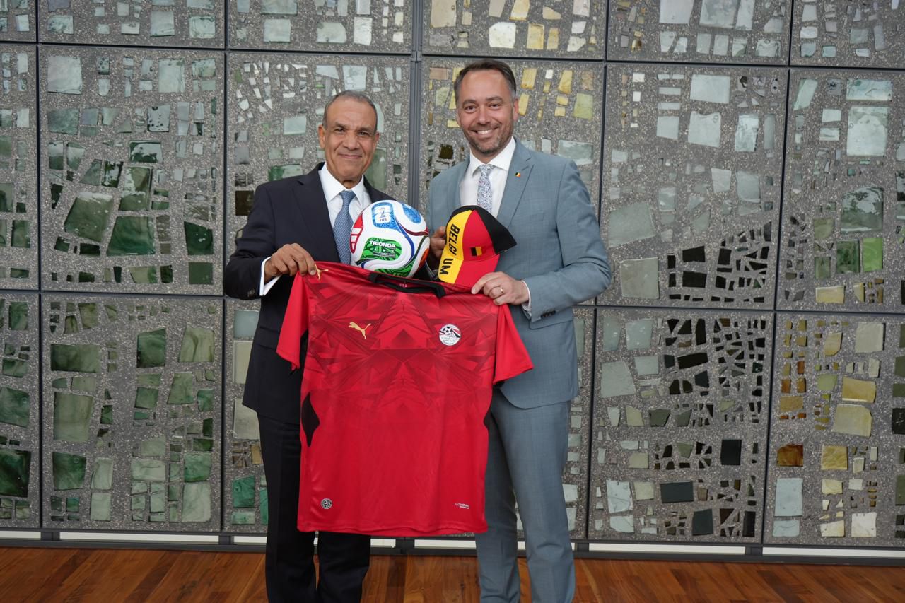 قبل انطلاق مباراة منتخب مصر وبلجيكا .. وزير الخارجية المصري يهدي نظيره البلجيكي قميص الفراعنة 1 IMG 20260615 WA0034 قبل انطلاق مباراة منتخب مصر وبلجيكا .. وزير الخارجية المصري يهدي نظيره البلجيكي قميص الفراعنة