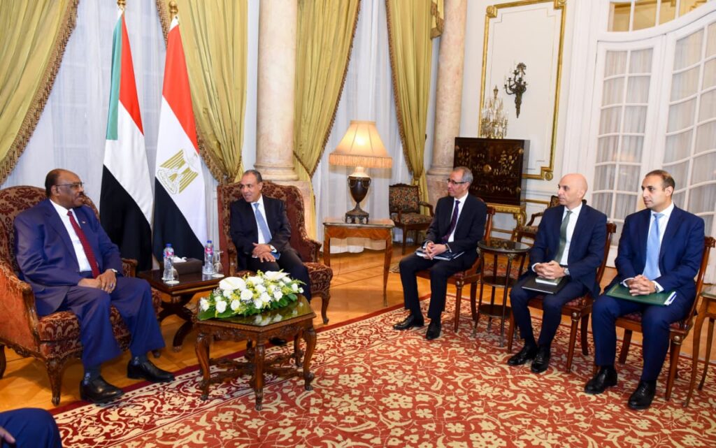 وزير الخارجية المصري يؤكد موقف مصر الثابت الداعم لوحدة السودان وسيادته وسلامة أراضيه ومؤسساته الوطنية 5 WhatsApp Image 2026 06 20 at 4.37.49 PM وزير الخارجية المصري يؤكد موقف مصر الثابت الداعم لوحدة السودان وسيادته وسلامة أراضيه ومؤسساته الوطنية