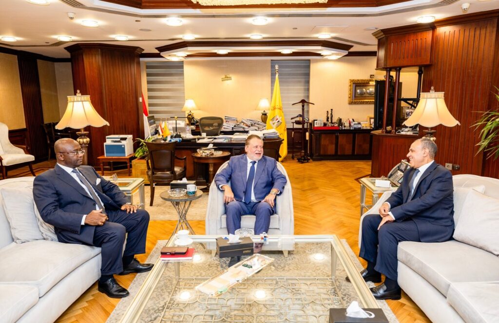 مصر تعزز شراكتها مع " الإفريقي للتصدير والاستيراد ".. محافظ البنك المركزي ووزير الخارجية يبحثان مع رئيس أفريكسيم بنك دعم الشركات المصرية في إفريقيا 2 98b1ecd5 6f26 4282 a690 09ebacd36bb8 مصر تعزز شراكتها مع " الإفريقي للتصدير والاستيراد ".. محافظ البنك المركزي ووزير الخارجية يبحثان مع رئيس أفريكسيم بنك دعم الشركات المصرية في إفريقيا