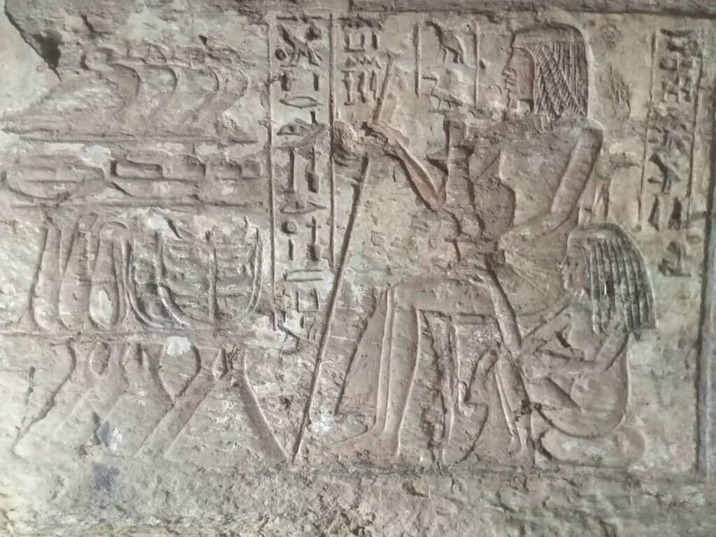 IMG 20260719 WA0005 سقارة تبوح بأسرارها الخفية.. مصر تعلن الكشف عن ثلاث مقابر صخرية
