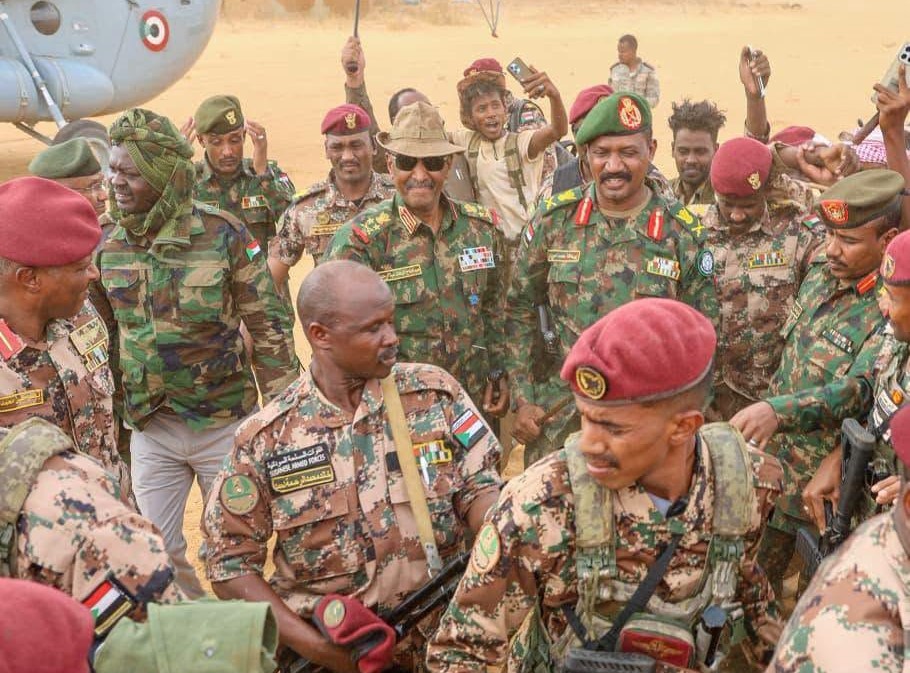 البرهان يتفقد القوات في ولاية شمال كردفان البرهان علي خط الجبهة.. رئيس مجلس السيادة يتفقد أم سيالة وجبرة الشيخ بشمال كردفان