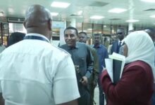 رئيس الوزراء السوداني يتفقد مطار الخرطوم الدولي زيارة مرتقبة لوزير النقل المصري للسودان .. اتفاقيات لتنفيذ العاصمة الإدارية ومشروع المليون مسكن والطرق البرية