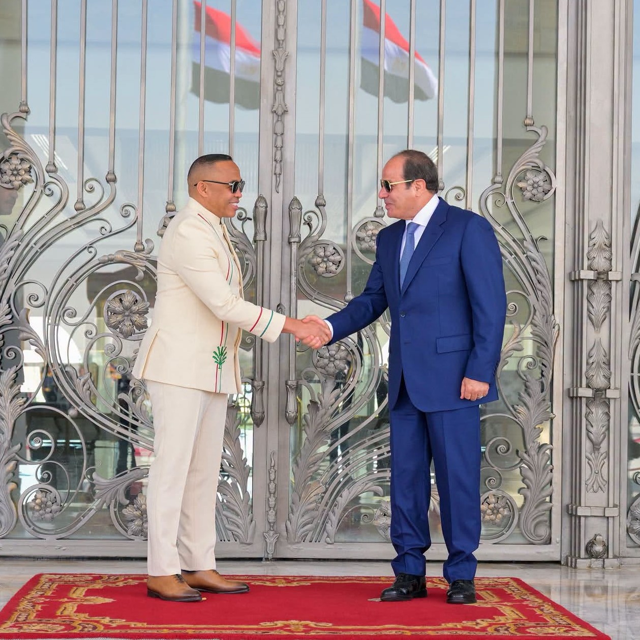 السيسي: نعتز بدور القطاع الخاص في مدغشقر ومستعدون لنقل التجربة التنموية المصرية الشاملة 1 لقاء الرئيس عبد الفتاح السيسي ورئيس مدغشقر السيسي: نعتز بدور القطاع الخاص في مدغشقر ومستعدون لنقل التجربة التنموية المصرية الشاملة