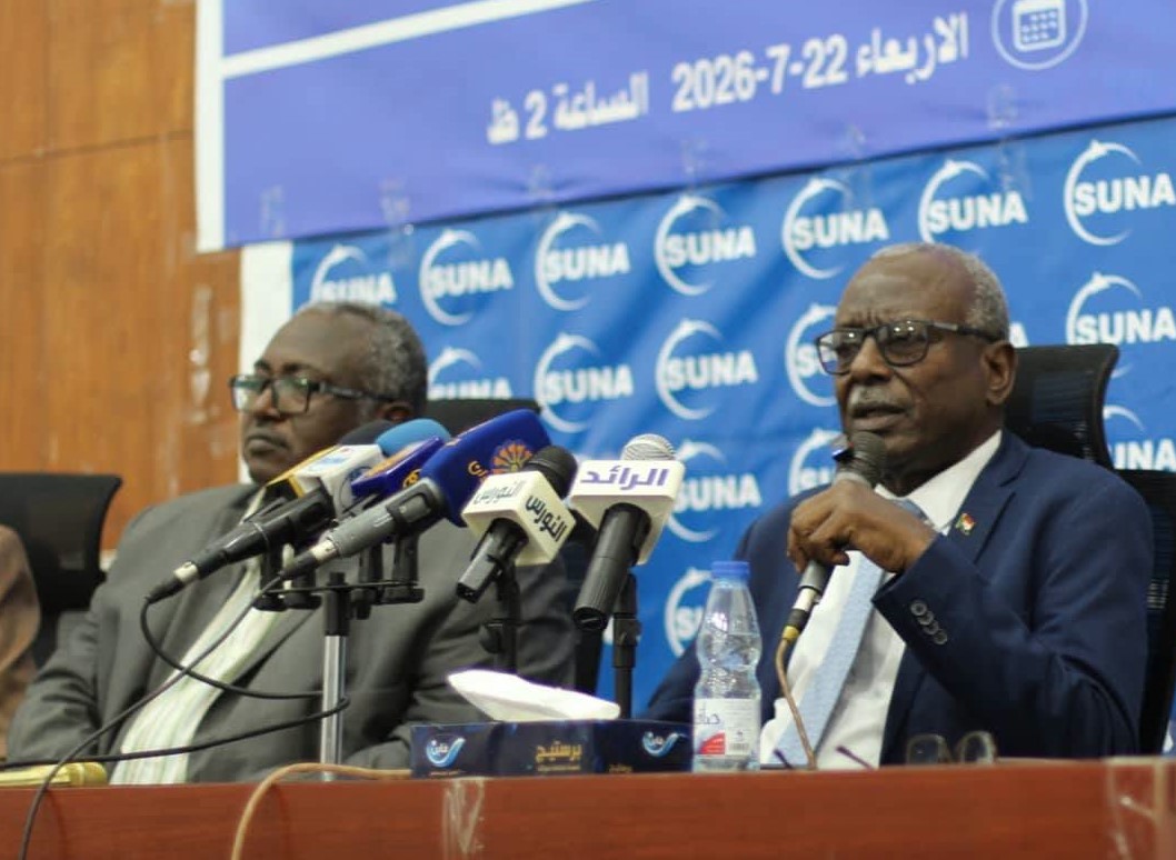 وزير البنى التحتية والنقل السوداني سيف النصر هارون شبكة طرق عالمية وتحديث الطيران.. السودان يكشف خطة شاملة لتطوير البنية التحتية