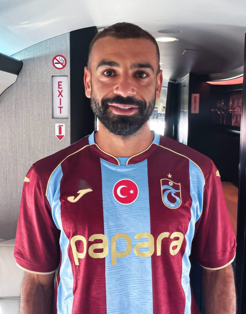 محمد صلاح يشعل تركيا.. استقبال جماهيري حافل وترحيب بـ"الملك المصري" قبل انضمامه إلى طرابزون سبور 3 762917125 1744536496573250 4215849134127481673 n 1 محمد صلاح يشعل تركيا.. استقبال جماهيري حافل وترحيب بـ"الملك المصري" قبل انضمامه إلى طرابزون سبور