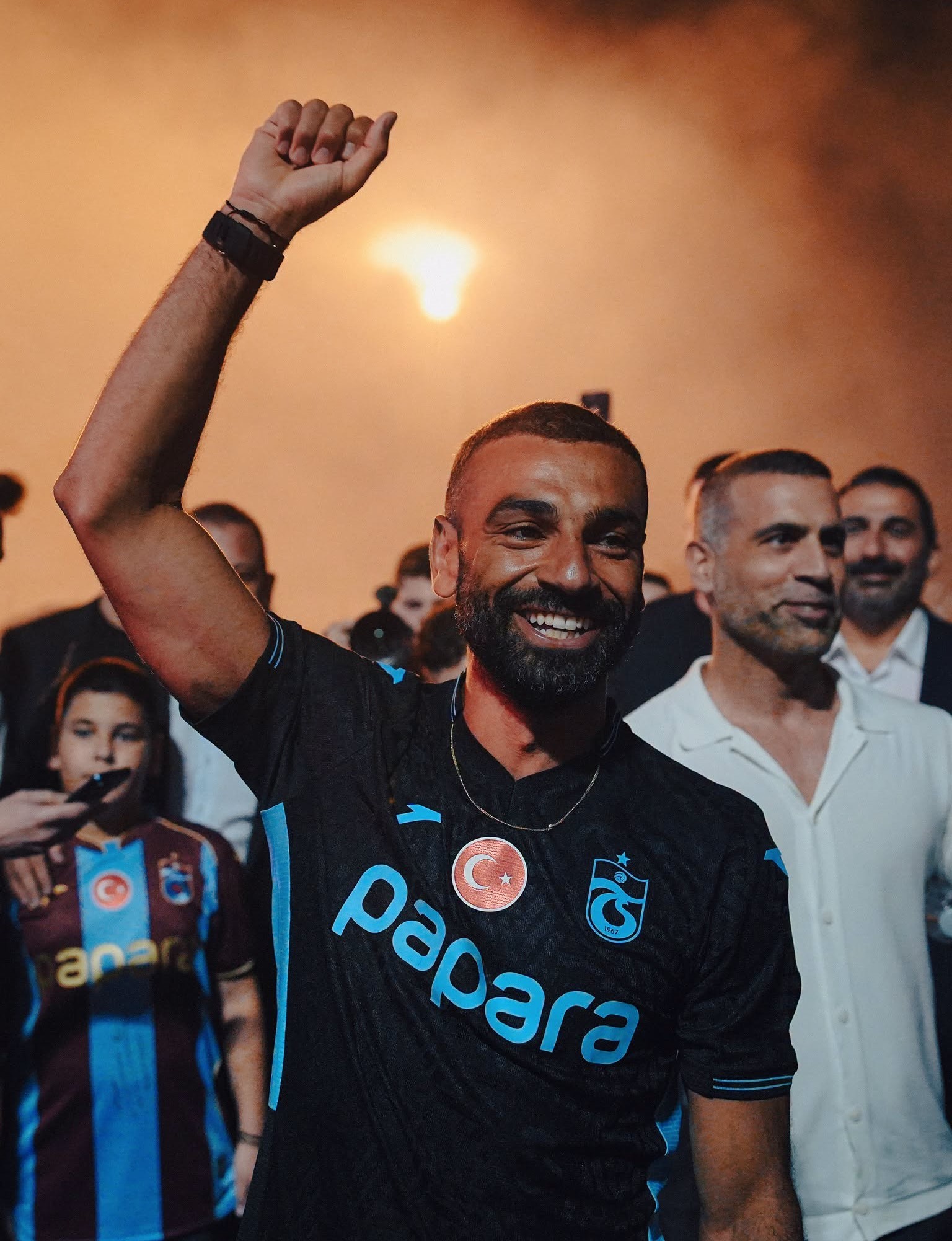 محمد صلاح يشعل تركيا.. استقبال جماهيري حافل وترحيب بـ"الملك المصري" قبل انضمامه إلى طرابزون سبور 1 763487370 3183578118500915 9737184157000193 n محمد صلاح يشعل تركيا.. استقبال جماهيري حافل وترحيب بـ"الملك المصري" قبل انضمامه إلى طرابزون سبور