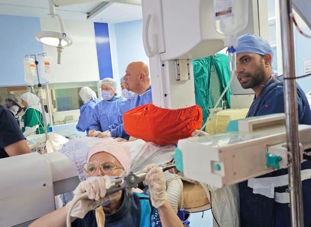لأول مرة بمستشفيات قصر العيني.. فريق طبي بـ«أبو الريش الياباني» ينقذ طفلة سودانية بسحب خثرة قلبية ضخمة مصابة بالعدوى عبر القسطرة 2 FB IMG 1787244401597 لأول مرة بمستشفيات قصر العيني.. فريق طبي بـ«أبو الريش الياباني» ينقذ طفلة سودانية بسحب خثرة قلبية ضخمة مصابة بالعدوى عبر القسطرة