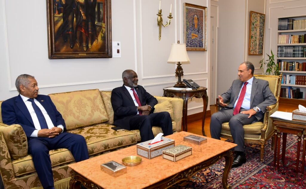 IMG 20260823 WA0014 وزير الخارجية المصري يبحث مع وزير المالية السوداني تعزيز التعاون الاقتصادي والتجاري ودعم جهود إعادة الإعمار