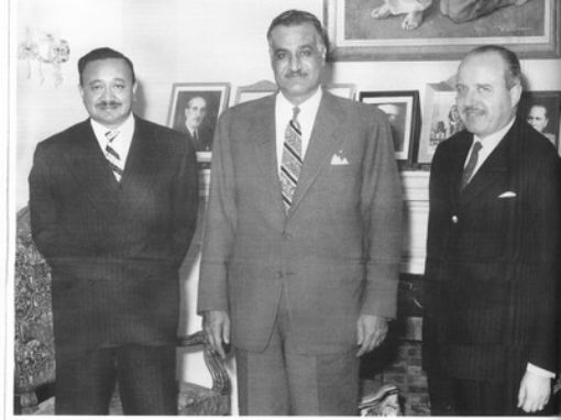 الرئيس جمال عبد االناصر ووزير الثقافة الأسبق ثروت عكاشة السفير دكتور محمد حجازي يكتب : ثروت عكاشة… وزير الثقافة الذي جعل من القوة الناعمة المصرية ركيزة لدعم إفريقيا