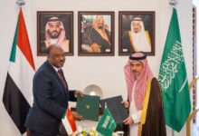 وزيرا خارجية السعودية والسودان يوقعان علي اتفاقية انشاء المجلس الاستراتيجي الأعلي السعودية والسودان يوقعان علي اتفاقية تأسيس المجلس الأعلى للتعاون والتنسيق الاستراتيجي