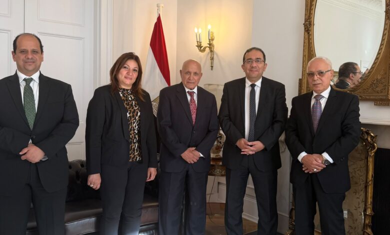 IMG 20260924 WA0078 قنصل مصر العام بالمملكة المتحدة يستقبل مجلس إدارة بيت العائلة المصرية بلندن