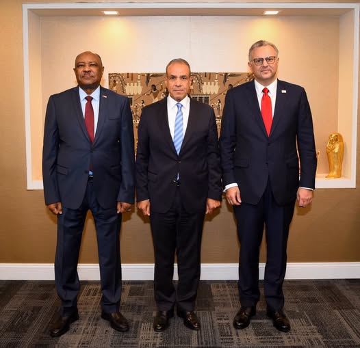 الدكتور بدر عبد العاطي وزير الخارجية خلال الاجتماع الثلاثي مع مستشار ترامب ووزير خارجية السودان أفريقيا في صدارة تحركات وزير الخارجية المصري بنيويورك.. " عبد العاطي " يعقد 15 لقاءً والأجندة تمتد من النيل إلى الساحل الأفريقي