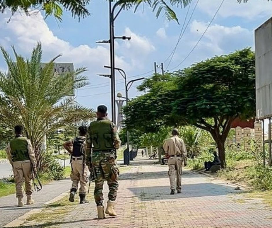 إثيوبيا تحترق من الداخل.. هل يستطيع أبي أحمد أن يهرب من أزمة الدولة باتهام الخارج؟ 1 نسخة من البوم 6 إثيوبيا تحترق من الداخل.. هل يستطيع أبي أحمد أن يهرب من أزمة الدولة باتهام الخارج؟