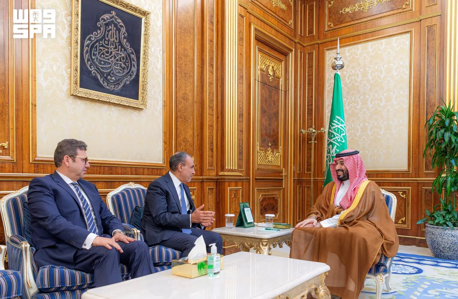 وزير الخارجية ورئيس جهاز المخابرات العامة يسلمان رسالة خطية من الرئيس إلى خادم الحرمين الشريفين 1 F11061187 وزير الخارجية ورئيس جهاز المخابرات العامة يسلمان رسالة خطية من الرئيس إلى خادم الحرمين الشريفين