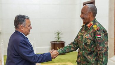 البرهان يستقبل أمين عام جامعة الدول العربية دعوة عاجلة من أمين عام الجامعة العربية بشأن السودان: ارفعوا أيديكم عن السودان كونوا داعمين للسودانيين لا أطرافاً في الاقتتال والتدمير