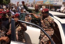 الفريق عبد الفتاح البرهان رئيس مجلس السيادة الانتقالي في السودان تقارير إعلامية سودانية : البرهان يوجه برفع الحظر عن استيراد المنتجات الغذائية في السودان دون رسوم جمركية