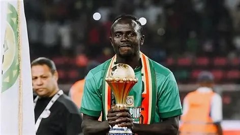 " صلاح" أفضل لاعبي أفريقيا في القرن الـ21.. إيتو ودروجبا وماني خلف «الملك المصري» 6 ساديو 2 " صلاح" أفضل لاعبي أفريقيا في القرن الـ21.. إيتو ودروجبا وماني خلف «الملك المصري»